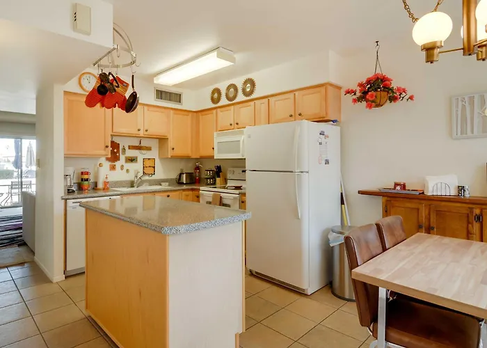 Pool Access! Pet-friendly Snowbird Retreat In Holiday home